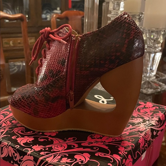 Qupid Red and Brown Wedge Shoes - Picture 1 of 6